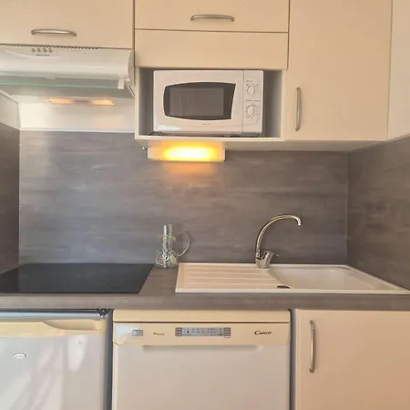 Cap D'agde : T2 Avec Piscine, Parking, A 50m De La - Fr-1-249-71 Apartman